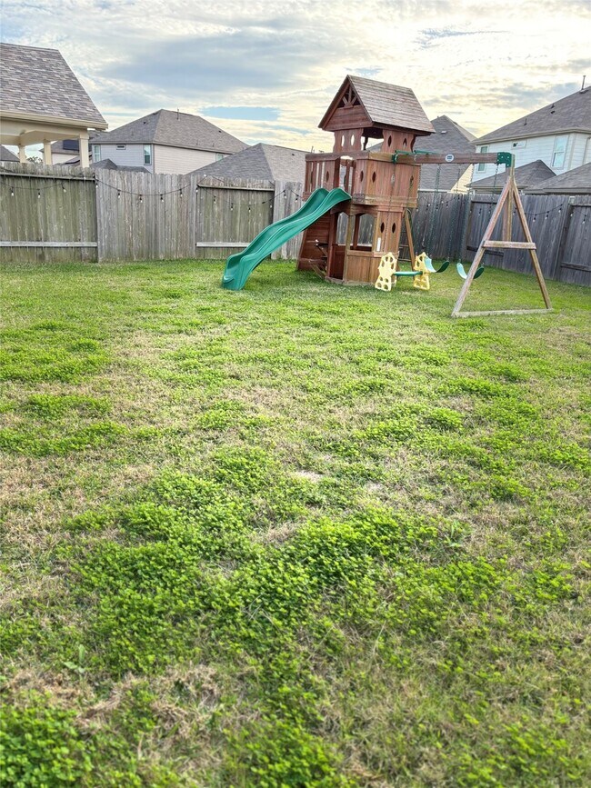 Building Photo - 17607 Desmond St