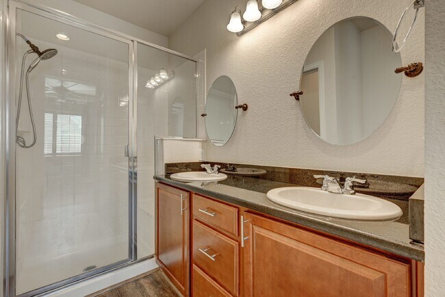 Building Photo - $2,750 - 2 Bed, 2.5 Bath Condo in Centenni...