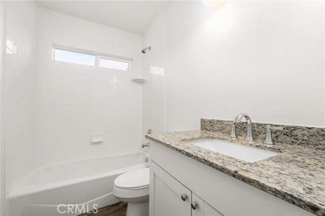 Building Photo - 2042 Buckthorn Rd