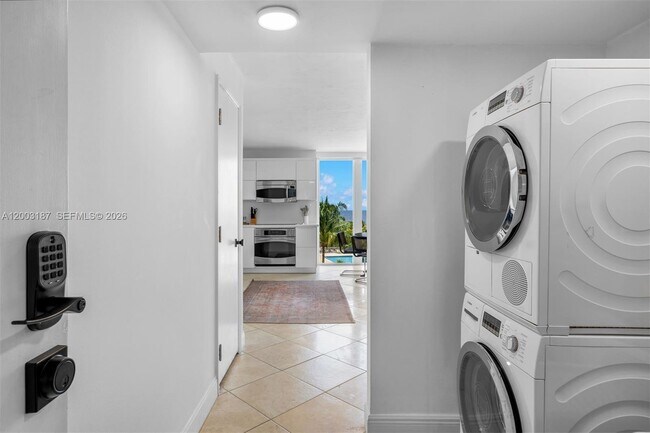 Building Photo - 881 Ocean Dr