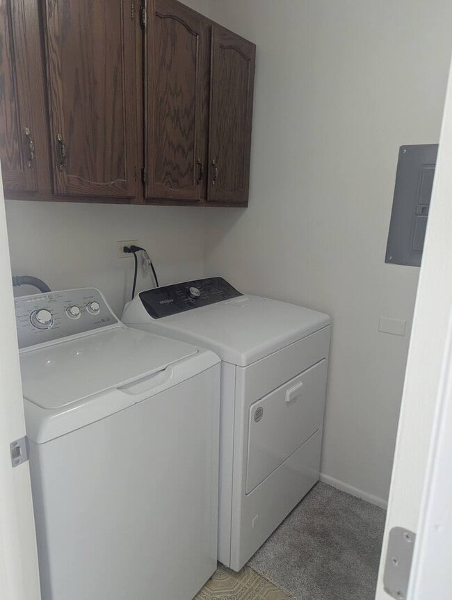 Building Photo - 600 Eastview Ct