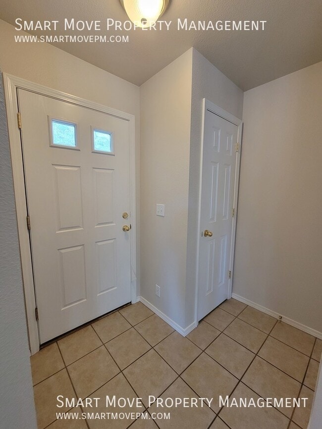 Building Photo - 11243 W Stallion Ln