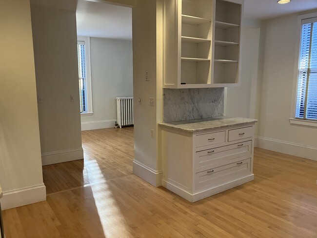 Building Photo - 322 Spring St