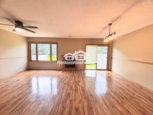 Building Photo - 3 bedroom/3 bath Townhome in Norwalk for Rent