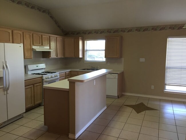 Building Photo - Beautiful 3/2 House A On Corner Lot!