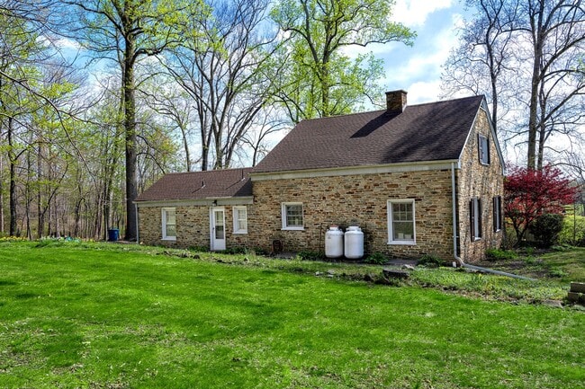 Building Photo - 223 Lambertville Headquarters Rd