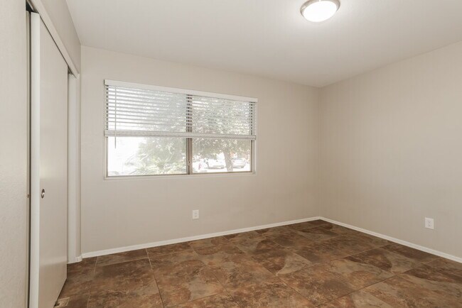 Building Photo - 12913 W Sheridan St