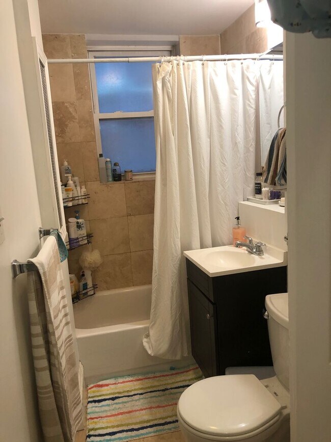 Building Photo - NORTH END 3 BED!!!!