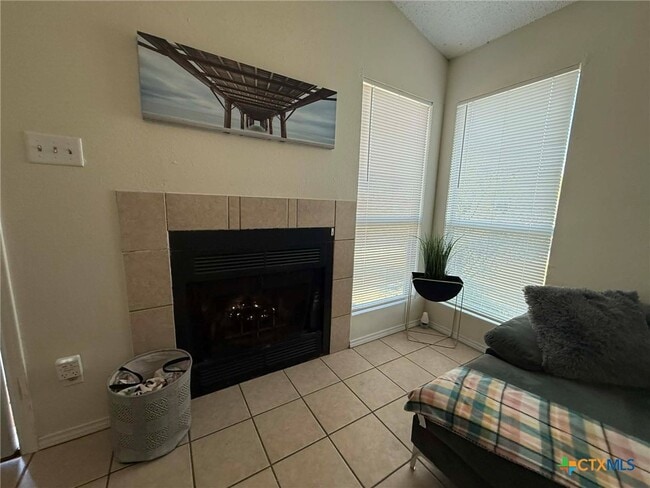 Building Photo - 907 Haynes Dr