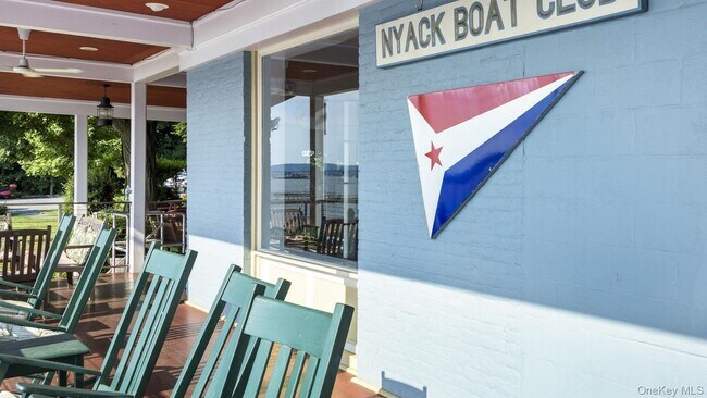 Building Photo - 19 Bridge St