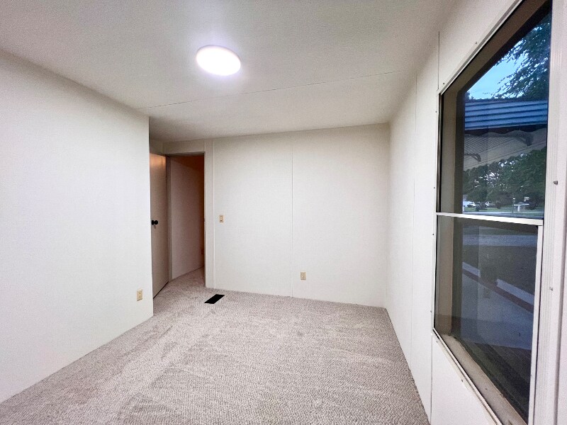 Building Photo - 413 Elm Ln
