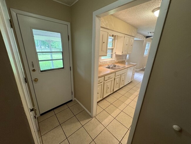 Building Photo - Beautiful  Home in Southeast Springfield