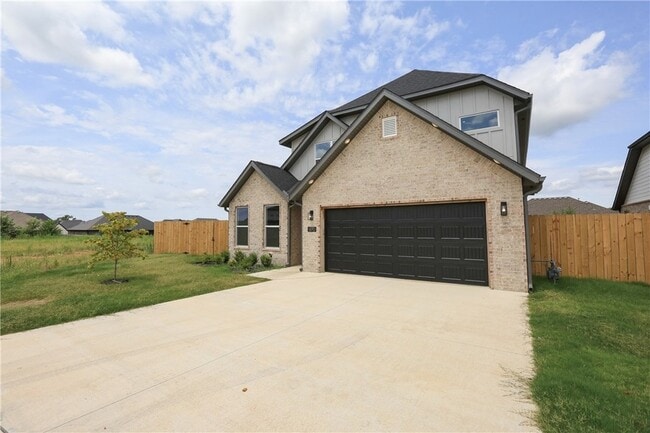 Building Photo - 970 Moksha St