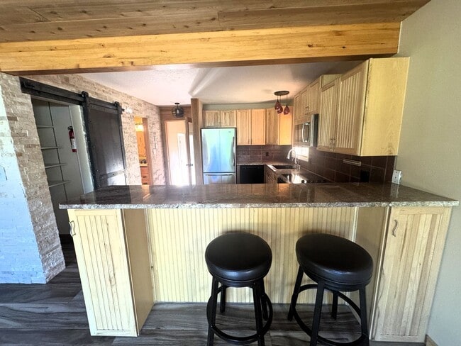 Building Photo - 231 E Rabbit Ct