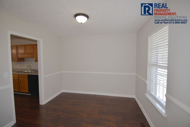 Building Photo - Great brick 3BD home near MTSU, attached 2 car garage & fenced-in back yard!