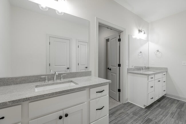 Building Photo - 3306 Stonecreek Dr