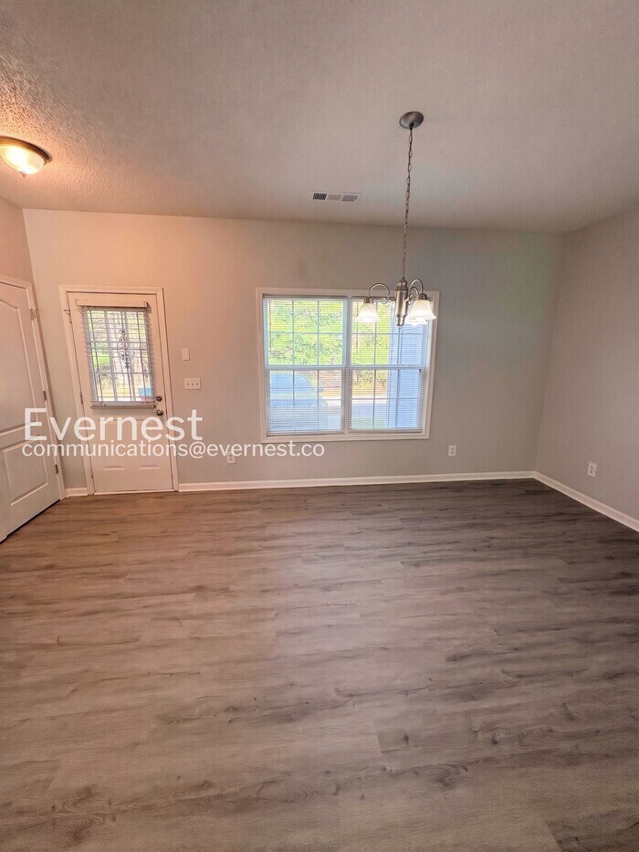 Building Photo - 8643 Thomas Ln