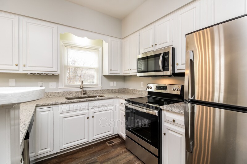 Building Photo - 2303 Bayleaf Ct
