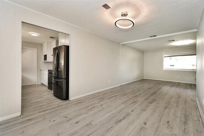 Building Photo - 1504 Holly Cir
