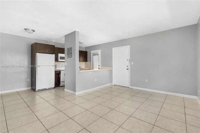Building Photo - 2040 NE 170th St