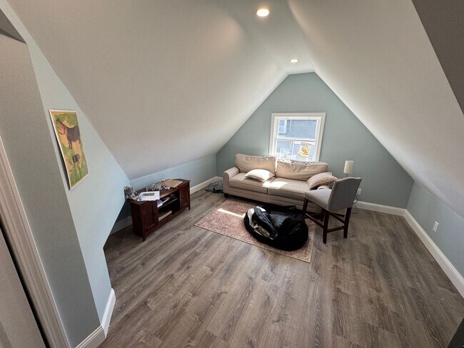 Building Photo - 211-213 Holland Street