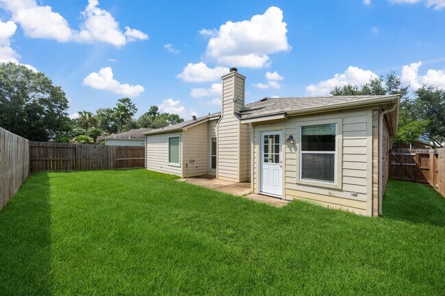 Building Photo - 2851 Sandberry Dr