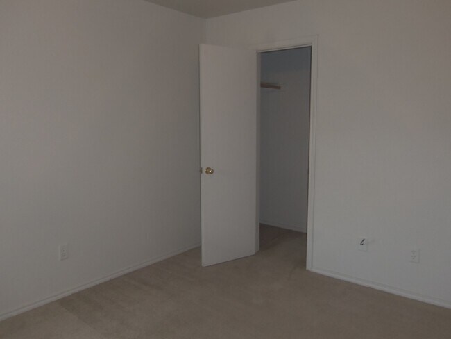 Building Photo - 1608 Inca Dr