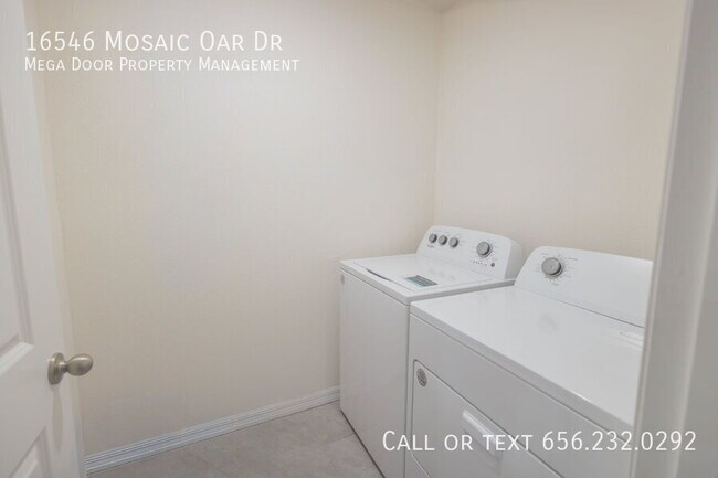 Building Photo - 16546 Mosaic Oar Dr