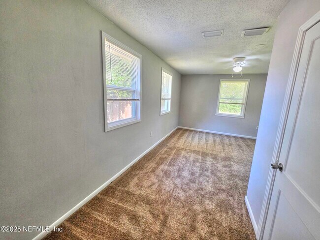 Building Photo - 5503 Royce Ave