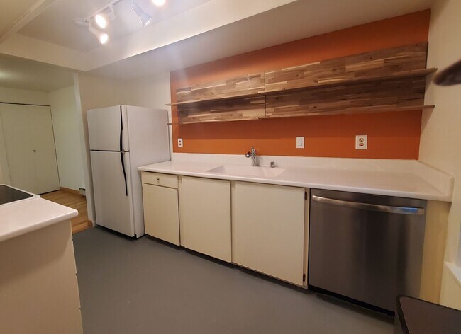 Building Photo - LEASE with OPTION to purchase this 2bd, 2 ba Condo in Oakbrook, Amenities!