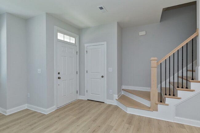 Building Photo - 341 Old Grove Ln