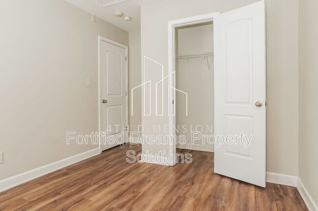 Building Photo - 4917 Trent Hill Dr