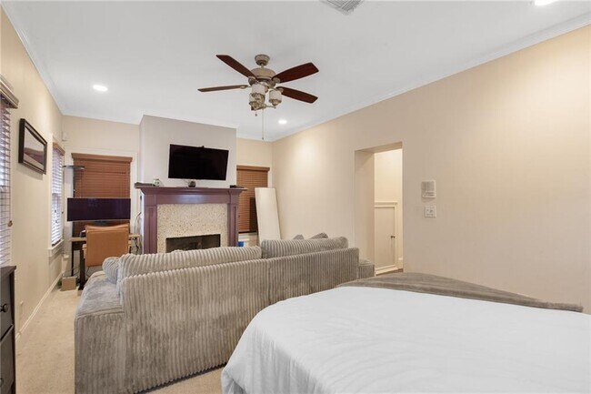 Building Photo - 451 Hascall Rd NW