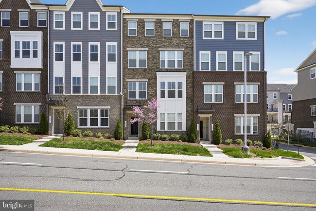 Building Photo - 14937 River Walk Way