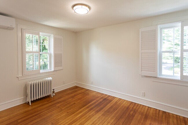 Building Photo - 444 St Davids Ave