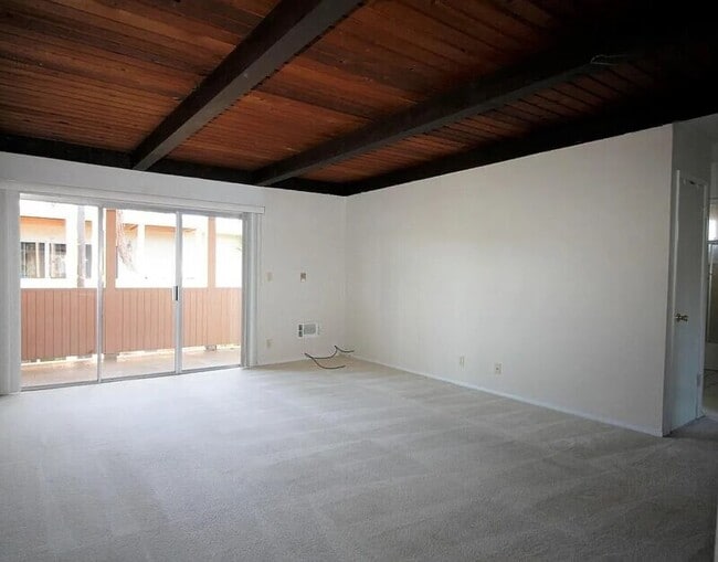 Building Photo - 409 Ellwood Beach Dr
