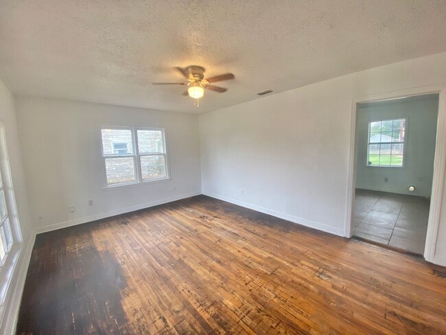 Building Photo - PRE-LEASING NOW. AVAILABLE 7/14
