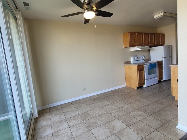 Building Photo - 6010 Oakwood Dr