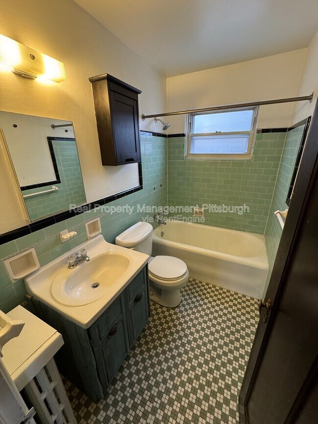 Building Photo - 4 Amherst Ave