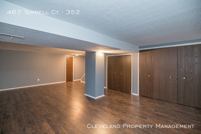 Building Photo - 2 Bedroom Richmond Hts Condo