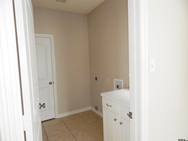 Building Photo - 5622 Andover Dr