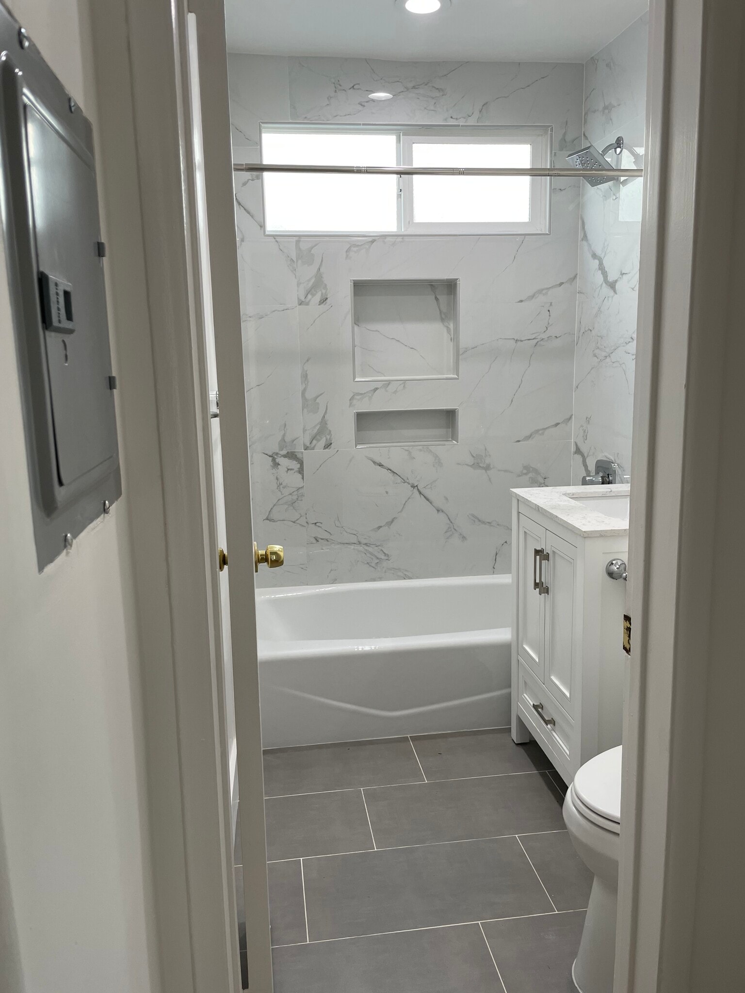 Newly remodeled bathroom - 2215 Mathews Ave