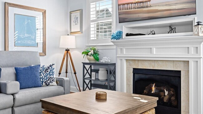 Building Photo - 701 E 8th St