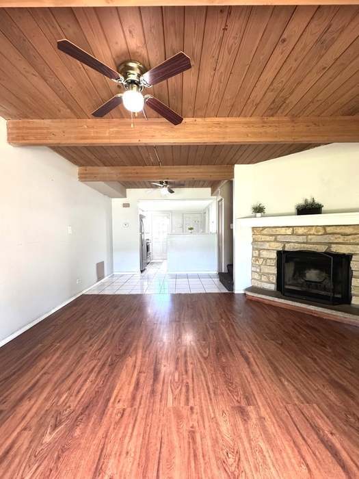 Building Photo - 347 Meadow Green Ln