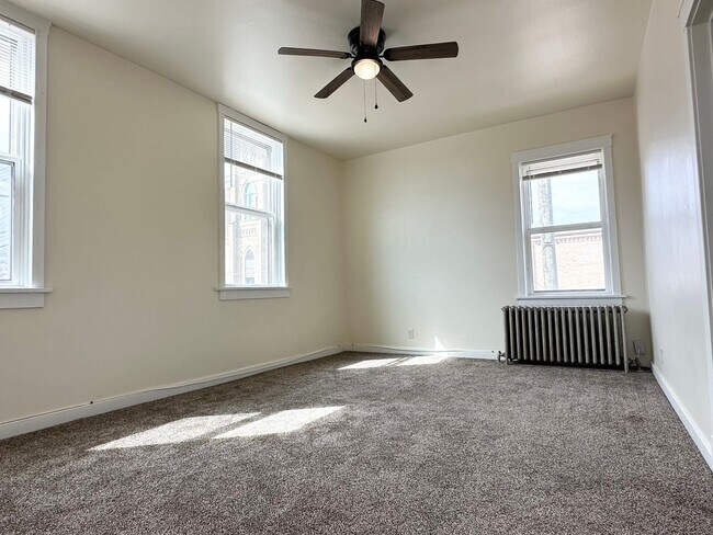 Building Photo - 2016 Marshall St