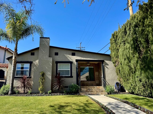 Primary Photo - 419 S Almont Dr