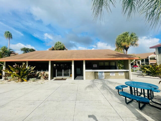 Building Photo - 5571 Courtyard Dr