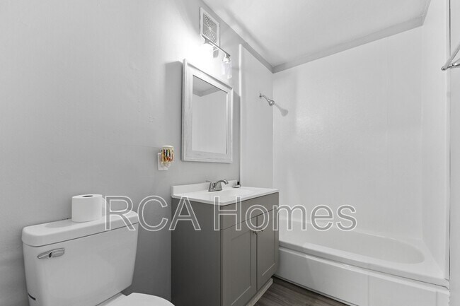 Building Photo - 2292 W 67th St