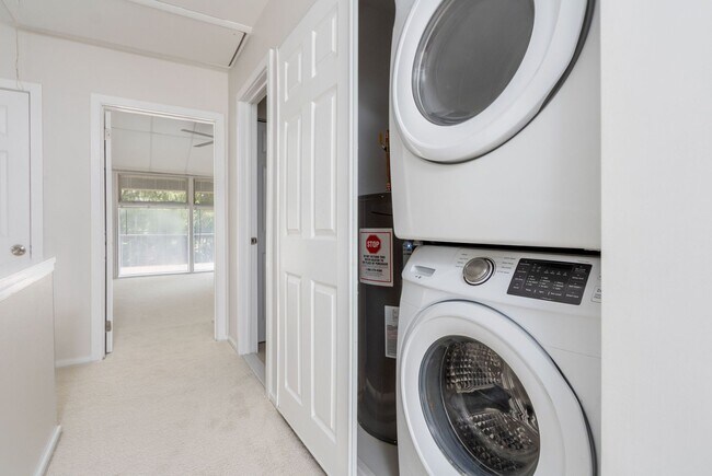 Building Photo - 7 Belaire Way