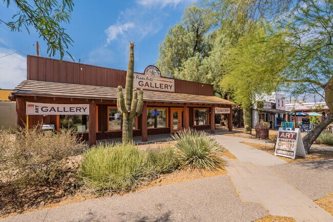 Building Photo - Downtown Cave Creek Patio Homes!
